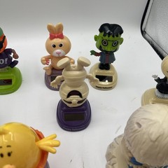 Lot of 17 Dancing Solar Powered BobbleHeads Peanut, Frosty, Rudolph, & More READ