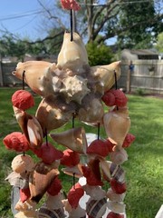 VTG Hanging Shell Chandelier/Windchimes Red Accents 17″