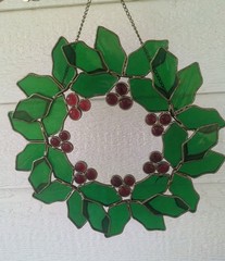 VTG Stained Glass Holly Wreath Christmas Sun Catcher Granny Cottage Tiffany Styl