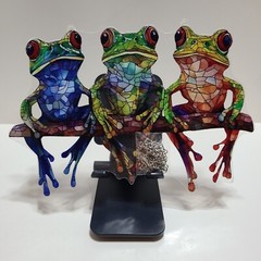 9″ Hanging 2D Sun catcher With 3 Frogs Resting on a Branch w/Chain