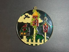 Vintage Poly Resin Green Red & Cream Birds & Birdhouse Suncatcher Ornament 4.58″