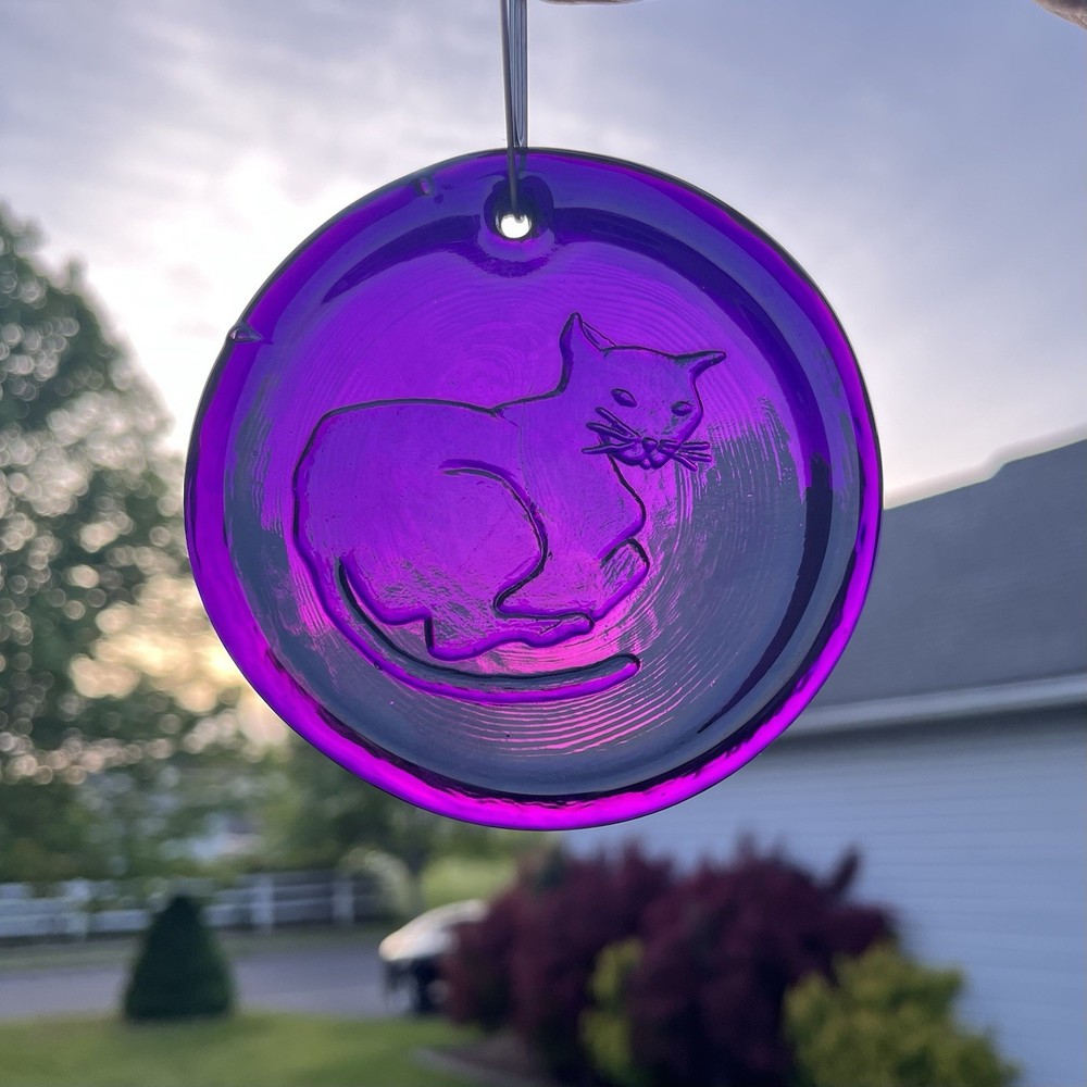 Vintage BLENKO Black Amethyst Glass Suncatcher RECLINING CAT 3.75″ Round RARE