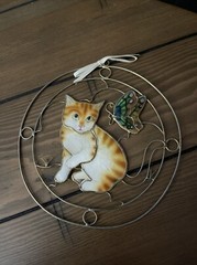 Vintage Capiz Shell Tabby Cat And Butterfly Goldtoned Sun Catcher 5.5” Round