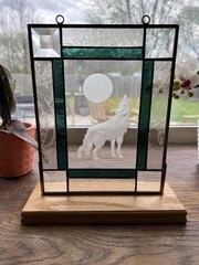 Stained Glass Suncatcher with Wooden Stand – Wolf Howling at Full Moon