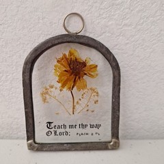 Vintage Hand Soldered Metal Pressed Wild Flowers Suncatcher Glass Psalm 27:11