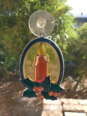 Vtg 1970’s Quality CHRISTMAS CANDLE HOLLY Stained Glass Suncatcher Glitter