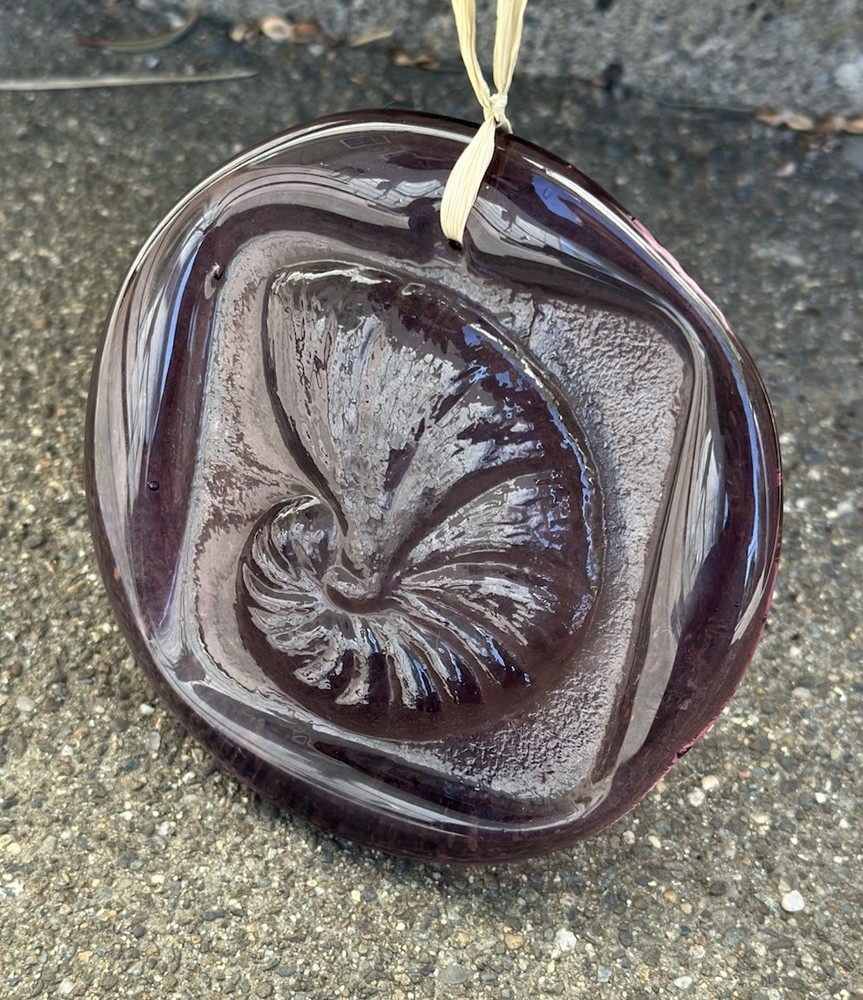 Amethyst Purple Nautilis Embossed Glass Shell Suncatcher Ornament Shell Beach