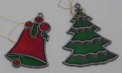 MIXED LOT OF VINTAGE CHRISTMAS STAINED GLASS, PLASTIC SUNCATCHERS, ORNAMENT