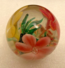 RARE VINTAGE 1940s-1960s MID-CENTURY GLASS PAPERWEIGHT PINK YELLOW RED FLOWERS