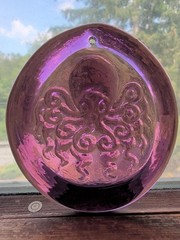 Amethyst Purple Art Glass Suncatcher – Vintage Style Octopus Medallion Approx 4″