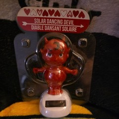 Solar Powered Dancing Devil Bobble Head Toy Sun Catcher Valentines Day Red Black