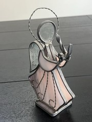 Vtg Pink Stained Glass Angel w Candle Suncatcher 6- 1/4″ Glass Leaf design Wings
