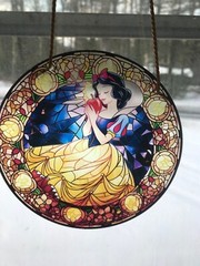 Snow White suncatcher window hanging. measures 6inches. really pretty