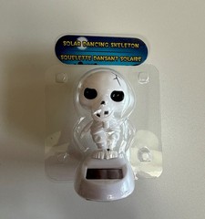 Solar Happy Halloween Skeleton black eyes cracked skull spooky dancer decorative