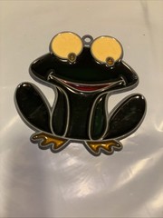 Vtg 1970s to 1980s Green Stained Glass Frog Suncatcher 3.5 in by 3.5 in (t2)