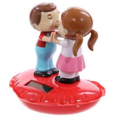 Cute Children Kissing on a Heart Solar Pad Novelty Solar Powered Moving Toy