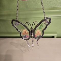 Vintage Butterfly Suncatcher with Pressed Flower Wings 4.5″ Wide