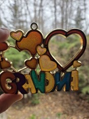 Vintage ❤️GRANDMA💛 SUNCATCHER 4.25in By 3.75in Resin And Metal