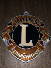 Vintage Lions International Stained Glass Plastic Style Suncatcher Ornament 3.5″