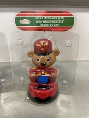 *2 New* SOLAR POWERED DRUMMING BEAR BOBBLE HEAD TOY SUN CATCHER MARCHING BAND
