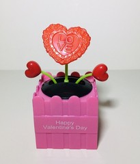 Valentines Day Heart Solar-Powered Bobble Head Dances in Sun Light Moves NEW