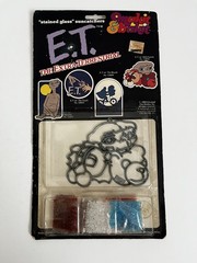 1982 MAKIT BAKIT ET EXTRA TERRESTRIAL STAINED GLASS SUNCATCHER Kit With Friends