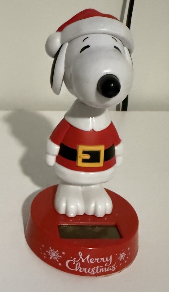 Peanuts Solar Bobble Head Christmas Snoopy Red Santa Suit & Hat 5″ Tall – EUC –