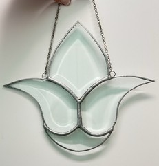 Vtg. Beveled Lead Glass Lotus Flower Suncatcher – Prism Window Hanging 7.5″