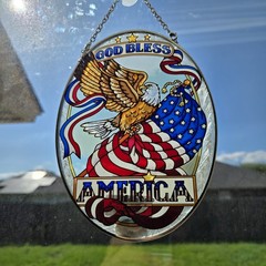 AMIA Hand Painted Glass Suncatcher God Bless America Eagle Flag Oval 5×7 NIB