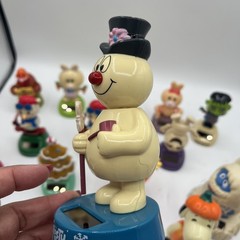 Lot of 17 Dancing Solar Powered BobbleHeads Peanut, Frosty, Rudolph, & More READ