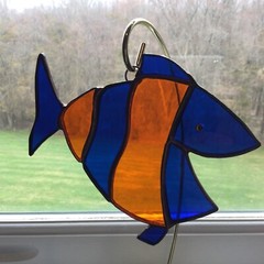 5 1/2″ x 4 1/2′ Blue and orange fish stain glass suncatcher window accent