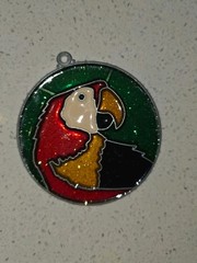 Vtg Suncatcher Stained Glass Art Macaw Glitter Bird Ornament Window Hanging 4″