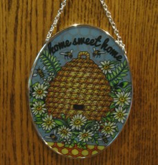 Amia Studios Suncatcher #40038 GARDEN BUZZ, 7″ x 5.25″, NIB From Retail Store