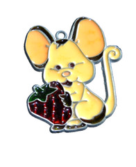 STAINED GLASS Suncatcher MOUSE HOLDING STRAWBERRY 4″ Vintage ORNAMENT
