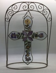 Vintage Pretty Pressed Flower Suncatcher Leaded Glass Cross With Stand 9.5” X 7”