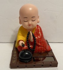 SOLAR POWERED Nod Head BUDDHA Knock wooden fish figuire Toy!