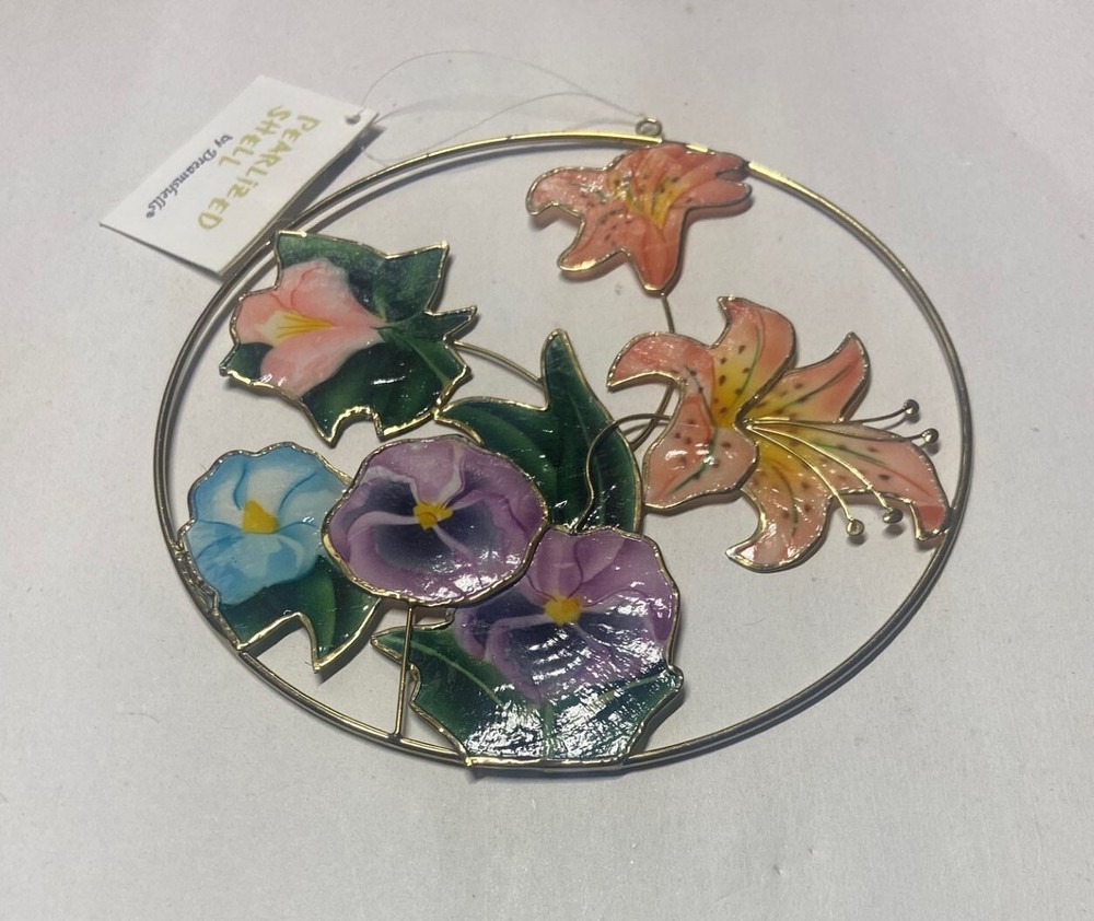 Pearlized Shell suncatcher Pansy Lilly 6″
