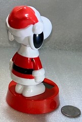 Peanuts Solar Bobble Head Christmas Snoopy Red Santa Suit & Hat 5″ Tall – EUC –