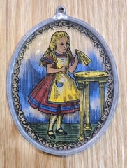 Vintage Suncatcher Alice In Wonderland ” Drink Me” Glass Masters 1978