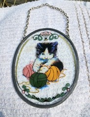 Vintage 1980’s Sweet Kitten W/ Yarn Painted Glass Suncatcher with Chain