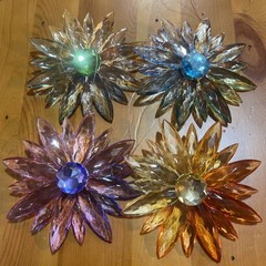 Set Of 4 Sun catchers Daisies Sparklers 5 Inch Each