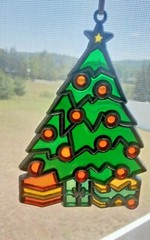 CHRISTMAS TREE SUNCATCHER VINTAGE METAL ENAMEL INLAY HOLIDAY DECOR PRESENTS