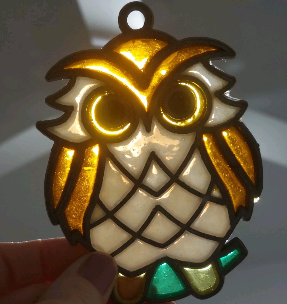 Vintage Y2K 1980’s Owl Hanging Stainglass Suncatcher Ornament 4″×3″