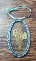 Vintage Pressed Flowers Pewter Oval Frame Window Art 4″x 2.5″