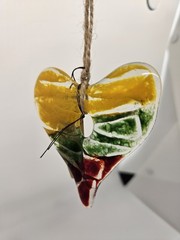 Art GLASS HEART Suncatcher / Ornament Red Green Yellow 3″ Hand Made