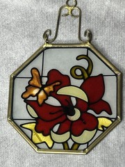 Vtg Octagon Glass Suncatcher Floral Butterfly Design 3 1/4″ Super Radiance Art