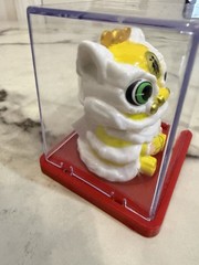 Yellow Solar powered Lion Dance Toy Figuire 2.5”H,New!