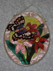 #7628 BUTTERFLY MEDIUM OVAL HAND PAINTED GLASS DECOR 7″ X 5.5″