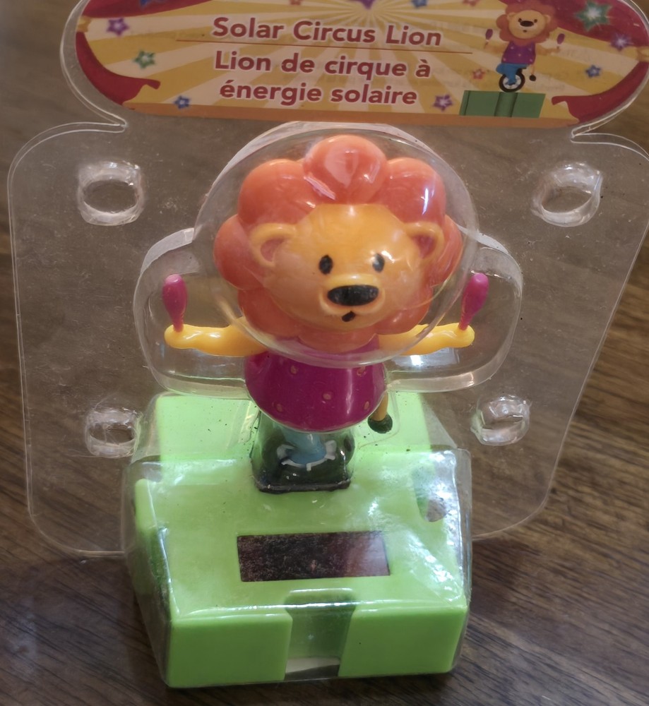 4¼” Solar Power Dancer Circus Lion Juggling and Riding Unicycle Bobble Toy