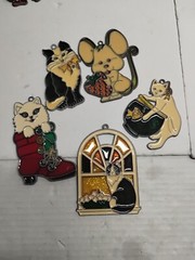 Sun catchers Metal & Acrylic Cats And Mouse Lot Of 5 Great Condition.